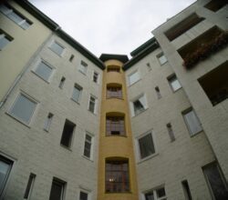Lothar-Bucher-Str. 10a ' 07